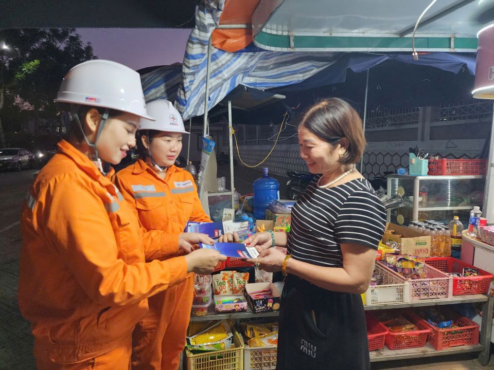 Công ty Điện lực Sơn La thực hiện dừng các quầy thu tiền điện, chuyển sang thanh toán qua các đối tác thu hộ